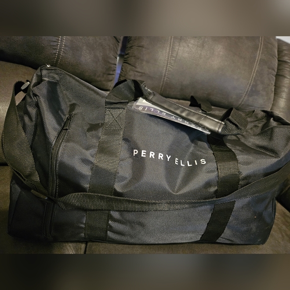 PERRY ELLIS Black Duffle Bag NWT - Picture 1 of 12
